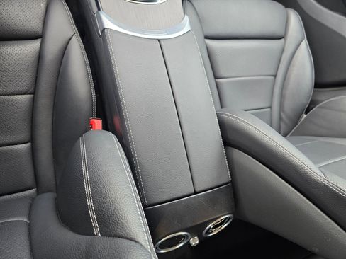 Used 2022 Mercedes-Benz GLC 300 4MATIC image 24