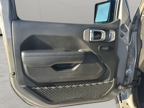 Used 2021 Jeep Gladiator Sport image 11