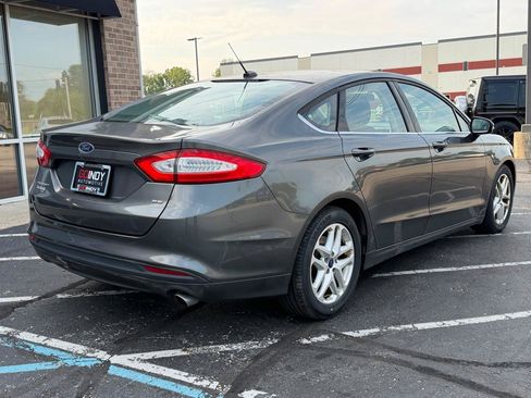 Used 2016 Ford Fusion SE FWD image 3