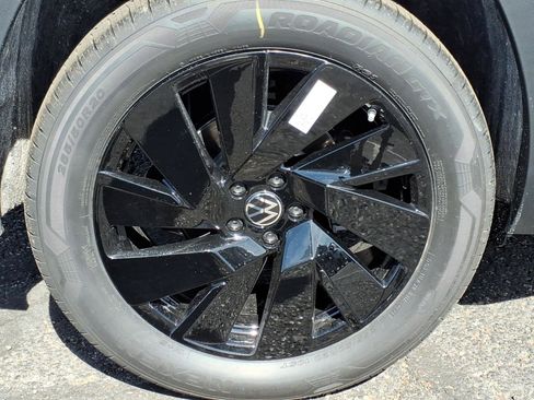 New 2026 Volkswagen Atlas SE image 8