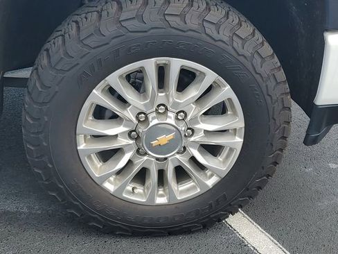 Used 2022 Chevrolet Silverado 2500 High Country w/ Safety Package II AWD/4WD image 36