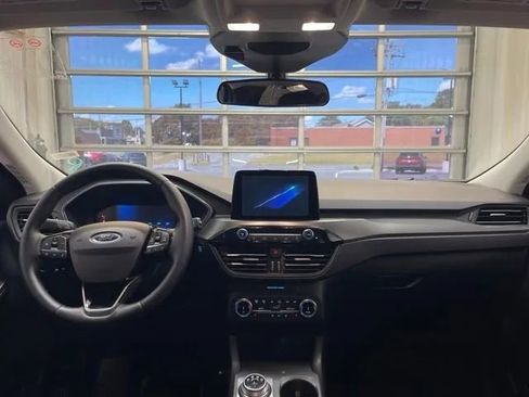 Used 2025 Ford Escape Active AWD/4WD image 20