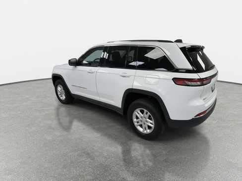 Used 2024 Jeep Grand Cherokee Laredo AWD/4WD image 6