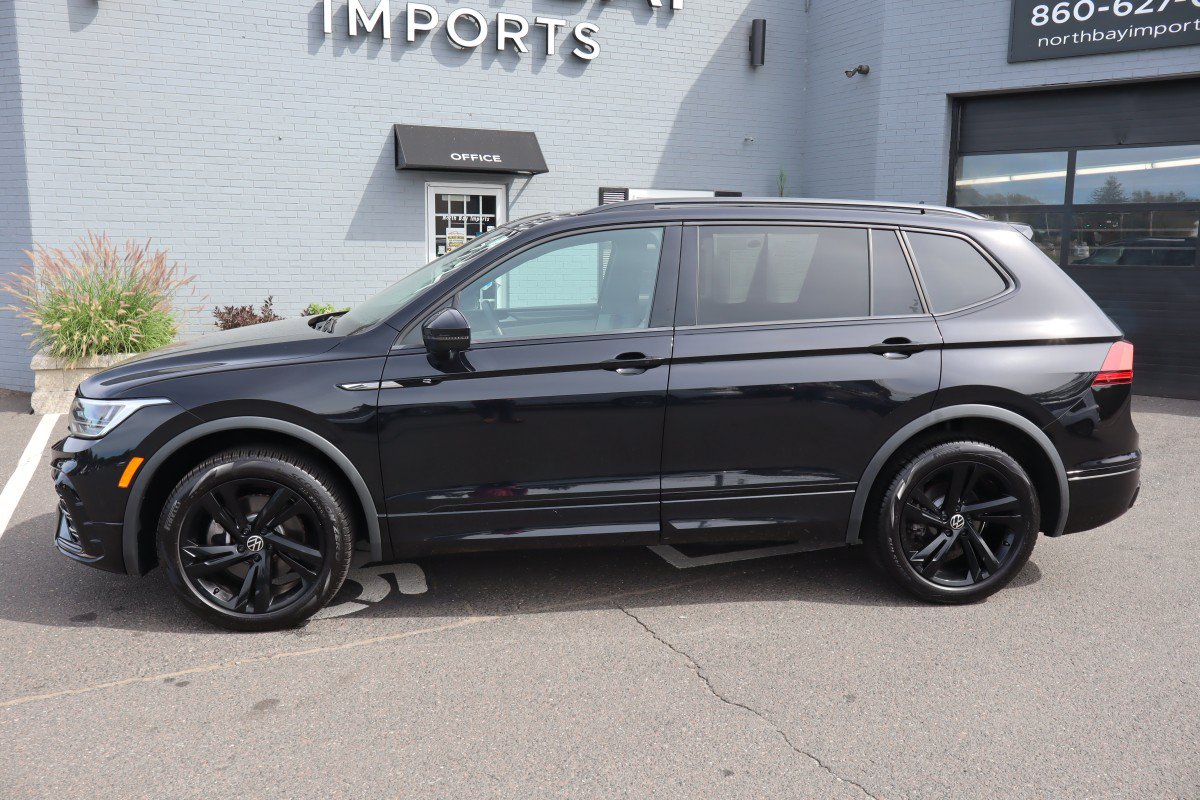 Used 2024 Volkswagen Tiguan SE R-Line AWD/4WD image 9