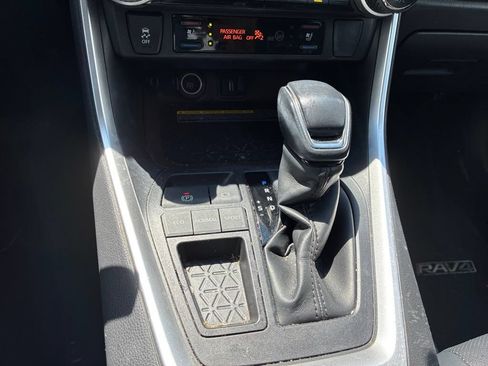 Used 2020 Toyota RAV4 Limited FWD image 34