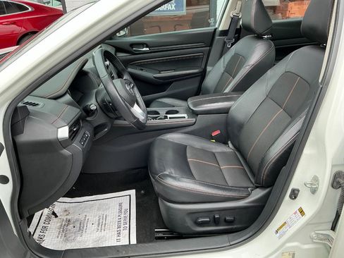 Used 2021 Nissan Altima 2.5 SR w/ SR Premium Package image 11