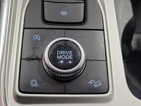 Used 2020 Ford Explorer XLT w/ Equipment Group 202A AWD/4WD image 34