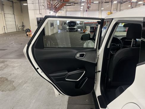 Used 2023 Kia Soul LX FWD image 23