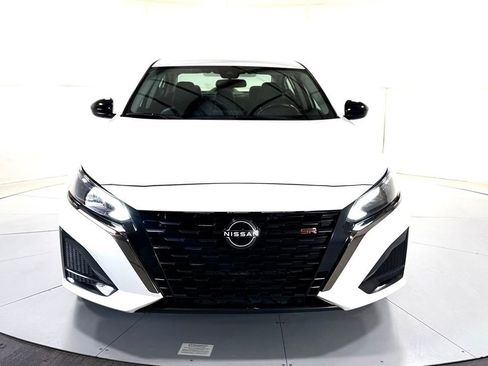 Used 2024 Nissan Altima 2.5 SR FWD image 9