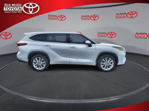 Used 2022 Toyota Highlander Limited AWD/4WD image 9