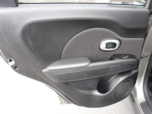 Used 2018 Kia Soul FWD image 12