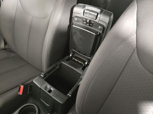 Used 2017 Jeep Wrangler Unlimited Sport image 27