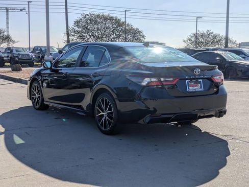 Used 2024 Toyota Camry SE image 8
