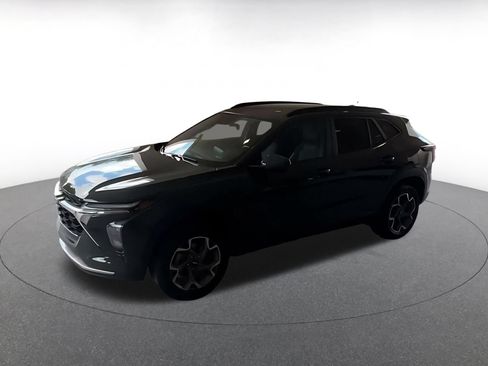 Used 2025 Chevrolet Trax LT w/ LT Convenience Package FWD image 8