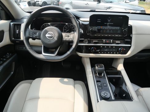 Used 2023 Nissan Pathfinder SL AWD/4WD image 18