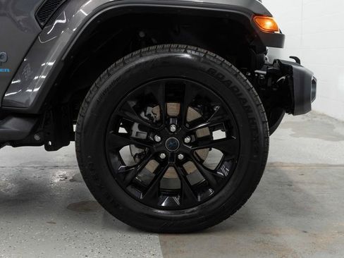 Used 2025 Jeep Wrangler Unlimited Sahara w/ Safety Group AWD/4WD image 35