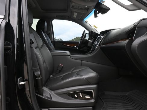 Used 2020 Cadillac Escalade Luxury AWD/4WD image 26