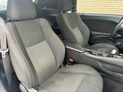 Used 2016 Dodge Challenger SXT w/ Sound Group image 29