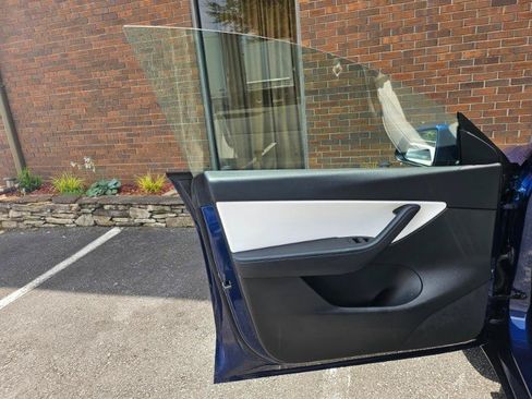 Used 2022 Tesla Model Y Long Range AWD/4WD image 34