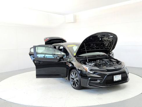 Used 2024 Toyota Corolla SE FWD image 9