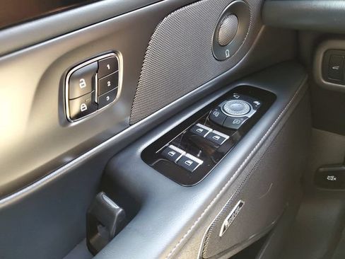 Used 2024 Lincoln Nautilus Reserve w/ Equipment Group 202A AWD/4WD image 23