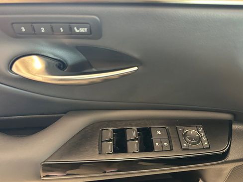 Used 2023 Lexus ES 350 w/ Premium Package FWD image 8
