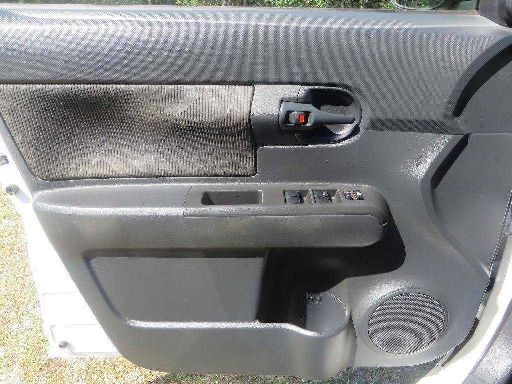 Used 2014 Scion xB FWD image 20