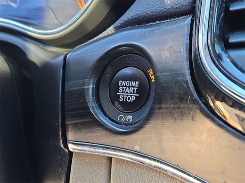 Used 2021 Jeep Grand Cherokee Limited w/ Luxury Group II image 25