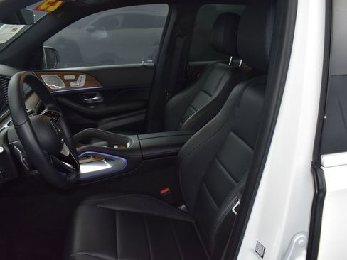 Used 2025 Mercedes-Benz GLS 450 4MATIC image 10
