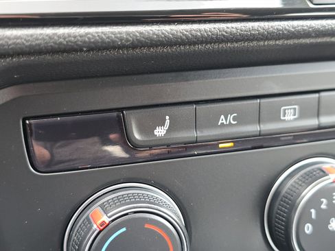 Used 2022 Volkswagen Taos SE image 9