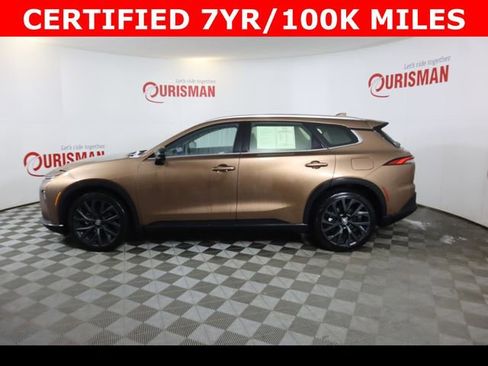 Used 2025 Toyota Crown Signia w/ Advanced Technology Package image 8