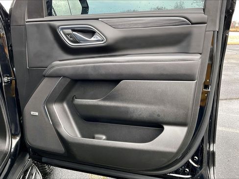 Used 2024 GMC Yukon SLT w/ SLT Luxury Package image 19