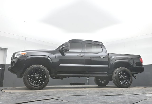 Used 2021 Toyota Tacoma SR AWD/4WD image 42