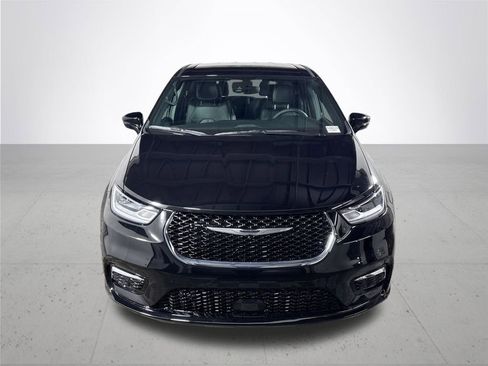 New 2026 Chrysler Pacifica Select image 3