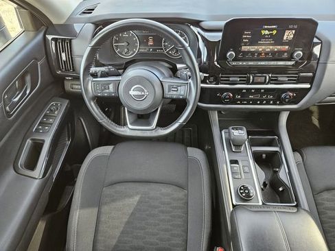 Used 2025 Nissan Pathfinder SV image 26