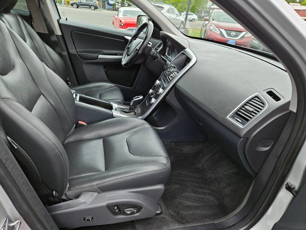 Used 2015 Volvo XC60 T5 AWD/4WD image 9