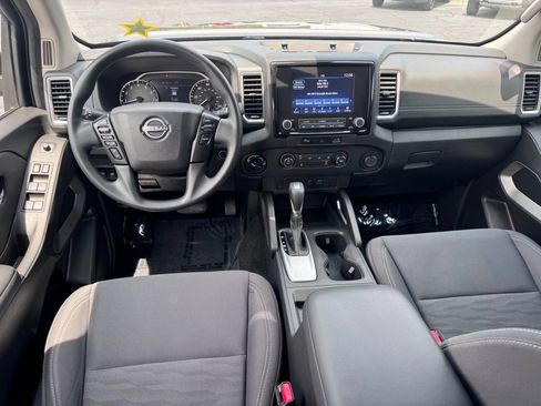 Used 2023 Nissan Frontier SV AWD/4WD image 5