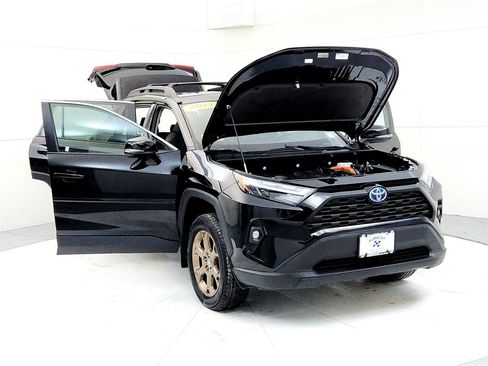 Certified 2024 Toyota RAV4 Woodland Edition image 9