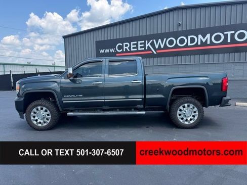 Used 2019 GMC Sierra 2500 Denali w/ Duramax Plus Package AWD/4WD image 6