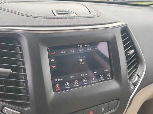 Used 2021 Jeep Cherokee Latitude image 20