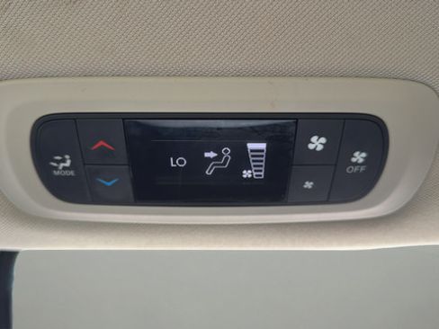 Used 2022 Chrysler Voyager LX FWD image 18