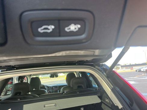 Used 2023 Volvo XC60 B5 Plus AWD/4WD image 24