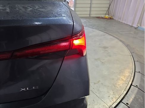 Used 2021 Toyota Avalon XLE image 9