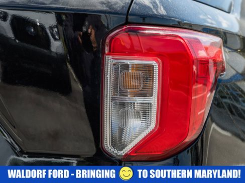 Used 2023 Ford Explorer Limited w/ Limited Technology Package AWD/4WD image 7