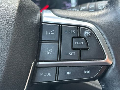 Certified 2020 Toyota Highlander LE image 32