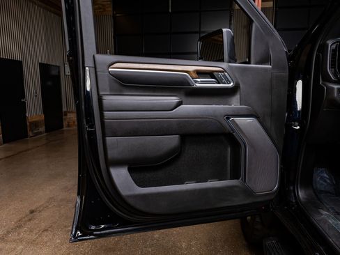 Used 2024 Chevrolet Silverado 2500 High Country w/ High Country Premium Package AWD/4WD image 35