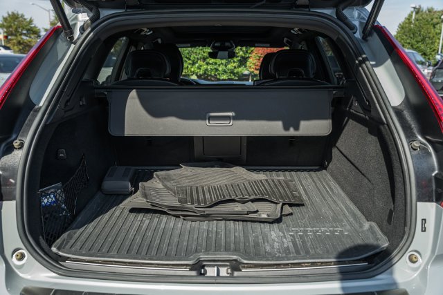 Certified 2024 Volvo XC60 B5 Ultimate w/ Protection Package Premier AWD/4WD image 9