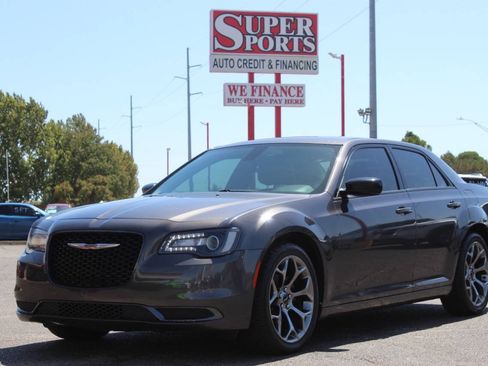 Used 2018 Chrysler 300 Touring w/ Sport Appearance Package RWD image 7