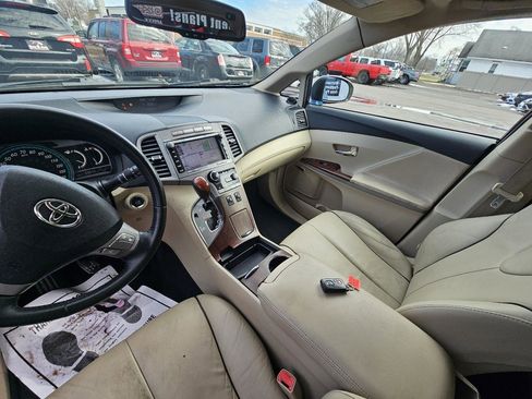 Used 2010 Toyota Venza image 18