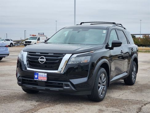 New 2025 Nissan Pathfinder SV image 2